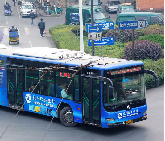 Golong supports Hangzhou bus group with 8,000 bus validators fully support UnionPay Cloud Flash payment and Alipay mobile payment .