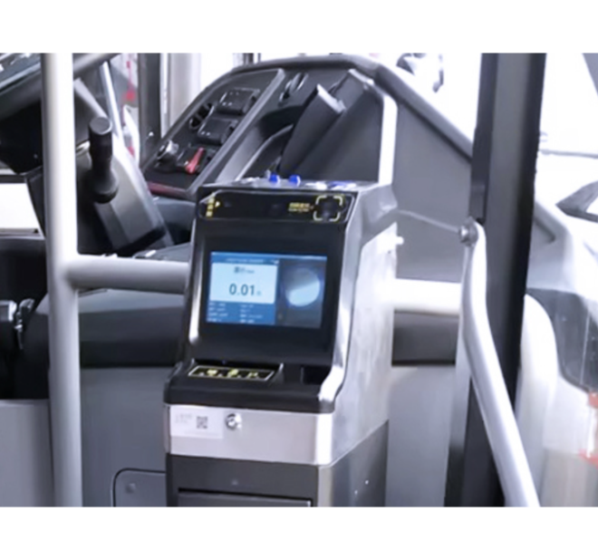 Wencheng Bus Fully Covering Mobile Payment: People Can Pay for the Fare with a Mobile Phone.