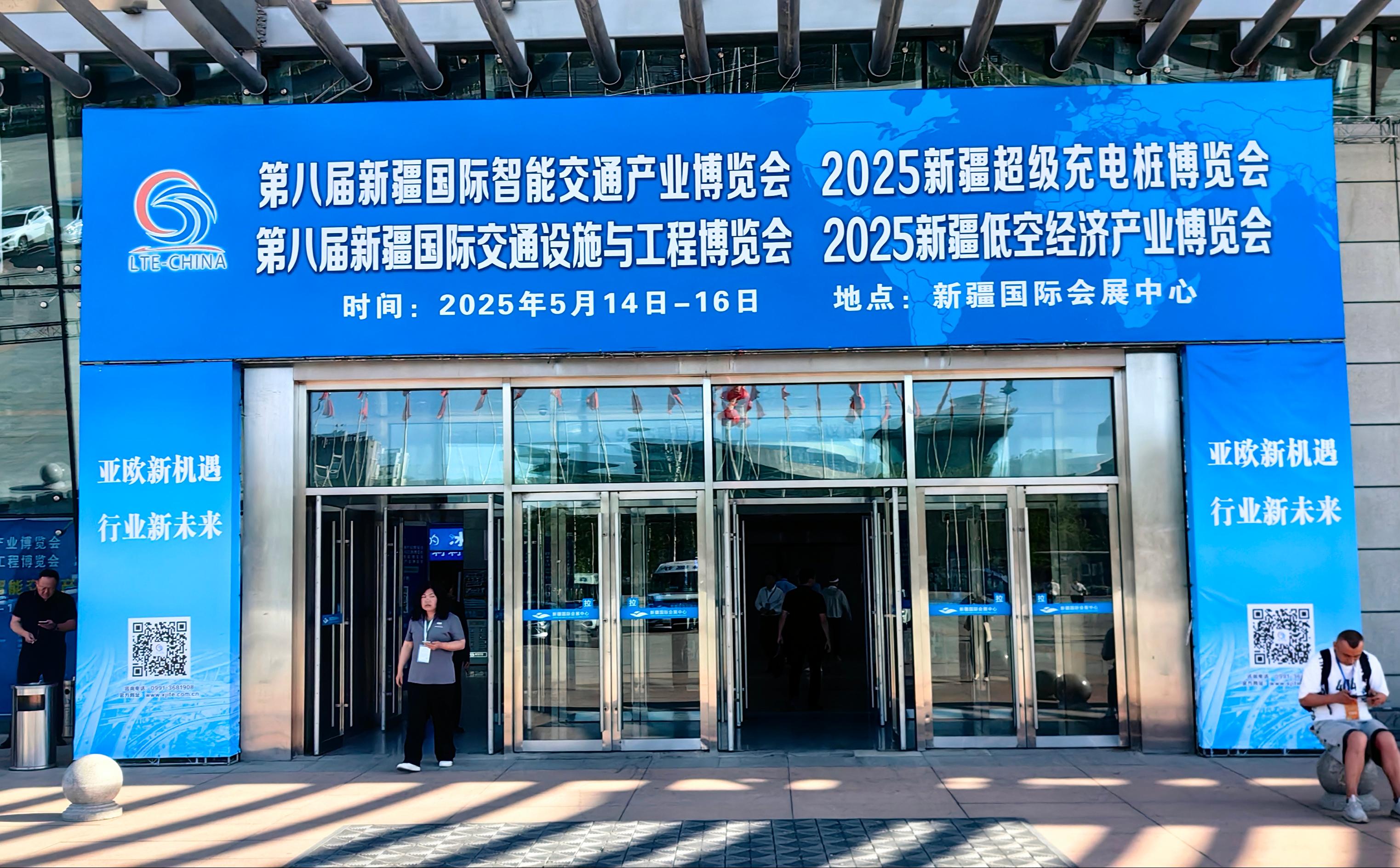 Igniting the Future of Smart Transit｜Golong Tech Debuts Innovative Solutions at the 8th Xinjiang International Intelligent Transportation Expo